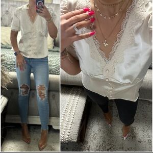 New✨Stunning champagne pearl lace trim blouse